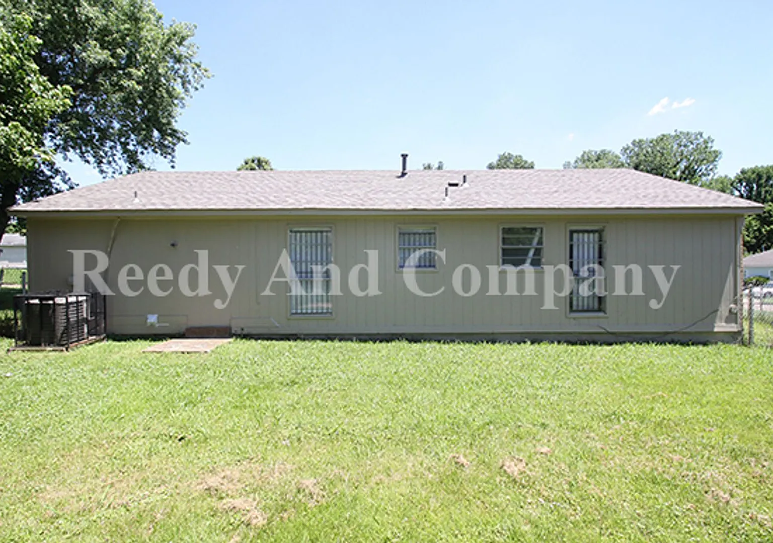 Welcome to 5197 Chantilly Dr in Memphis, TN! — Photo 2
