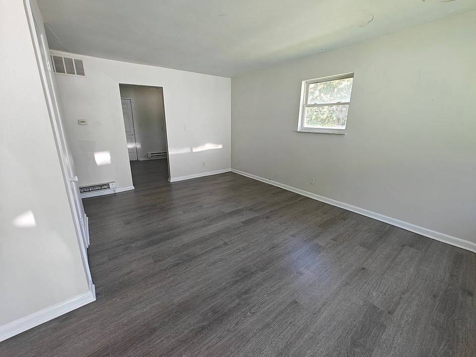 1st image of 647 W Franklin St