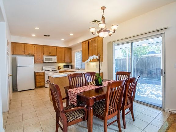 5th image of 14534 Village Way Dr