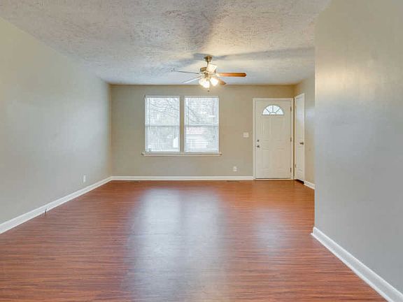 3rd image of 210 Tarrytown Dr