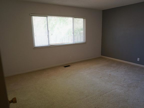 5th image of 10461 N Portal Ave