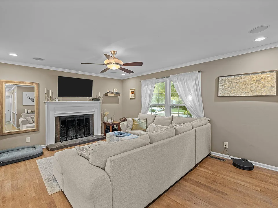 6109 Whittier Dr