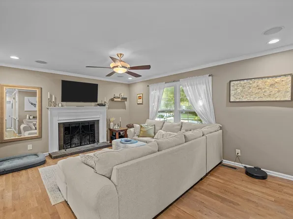 6109 Whittier Dr, Raleigh, NC 27609