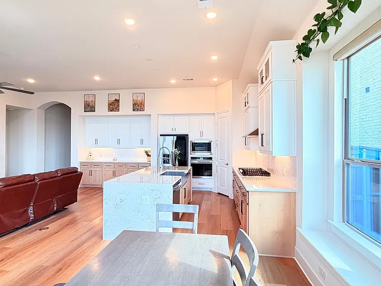 3008 Watterloo Ln — Photo 10