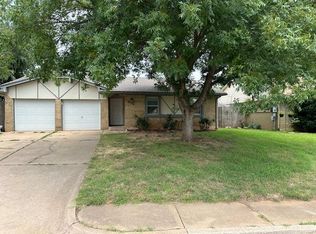 916 Larkspur Ln, Edmond, OK 73003