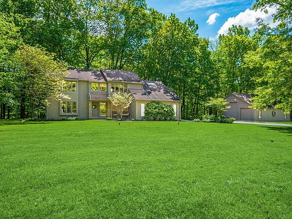 3rd image of 6621 Meadow Ln