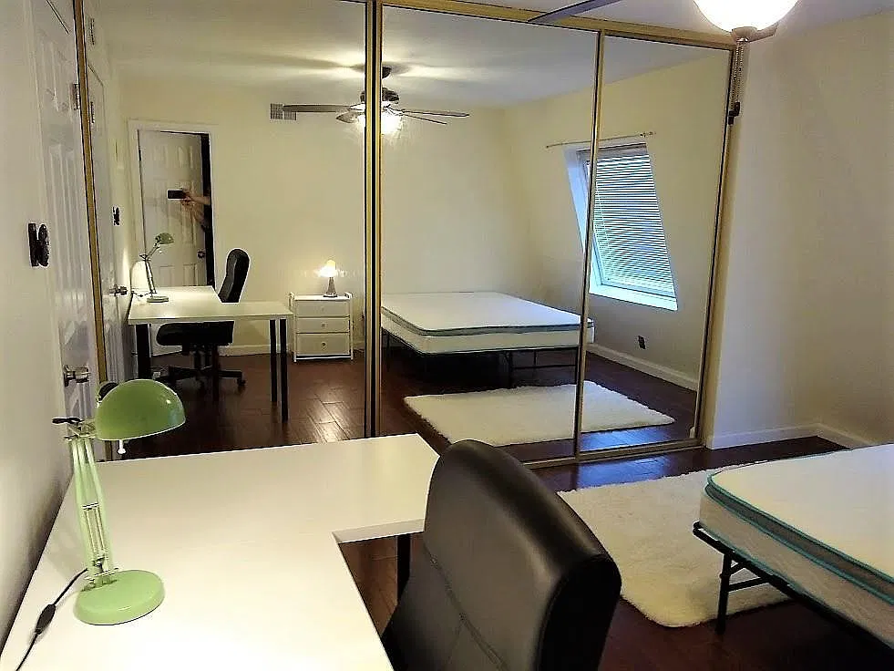 3 bed, 2.0 bath, 913 sqft, $2,400 — Photo 4