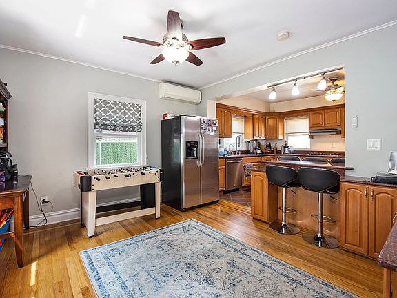 3rd image of 11011 71st Ave