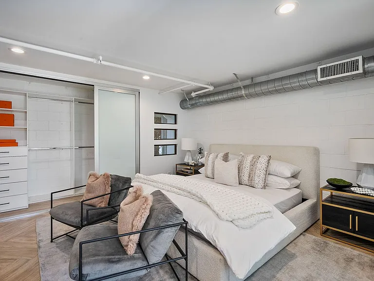 1037 N Laurel Ave #19C — Photo 36