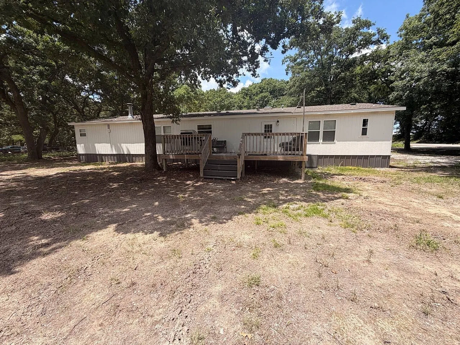 4 bed, 2.0 bath, 1969 sqft, $2,618 — Photo 2
