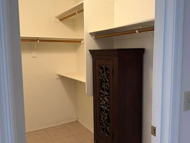 1181 W Chicago St — Photo 20
