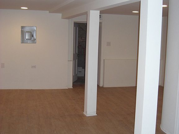 3rd image of 2346 W Walton St #G1