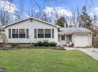 8 Deer Ct, Turnersville, NJ 08012