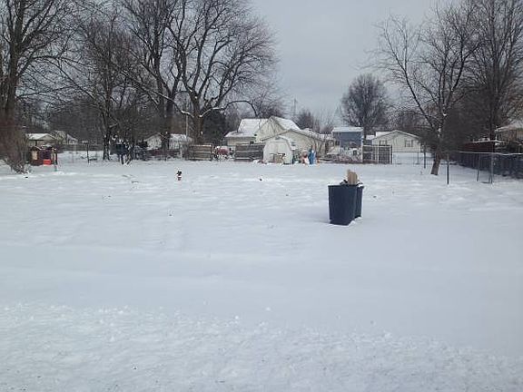 2nd image of 1215 E Macoupin St