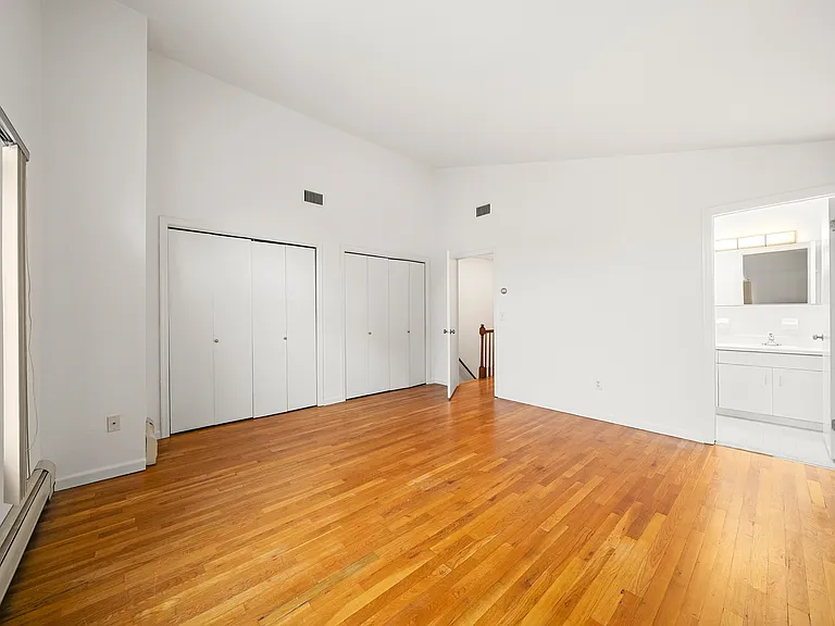 2462B E 7th St #B — Photo 14
