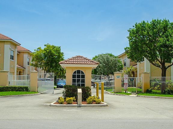 3rd image of 328 Talia Cir