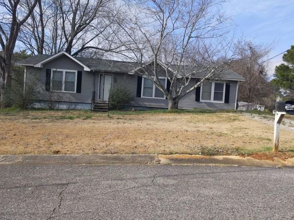 504 Buckskin Ln, Gardendale, AL 35071