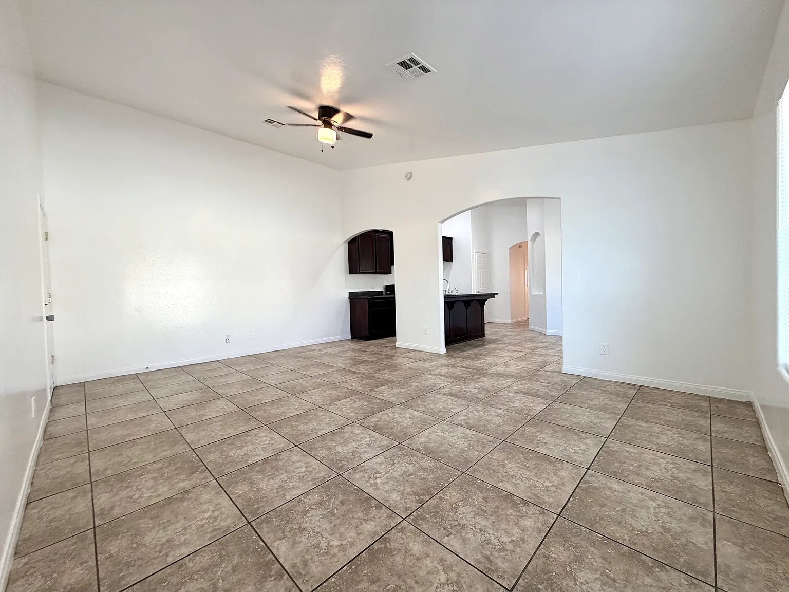 3 bed, $2,000 — Photo 3