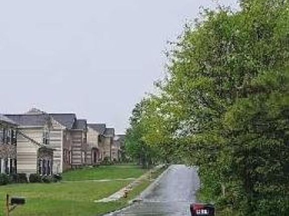 Exterior Neighborhood (street photo)