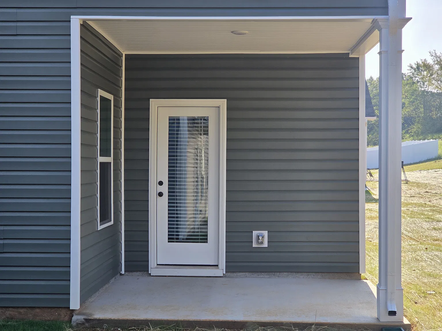 3 bed, 1933 sqft, $2,000 — Photo 2