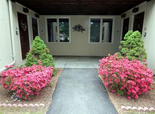 14 Little Oak Ln, Rocky Hill, CT 06067
