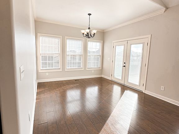 4th image of 319 Sheffield Dr