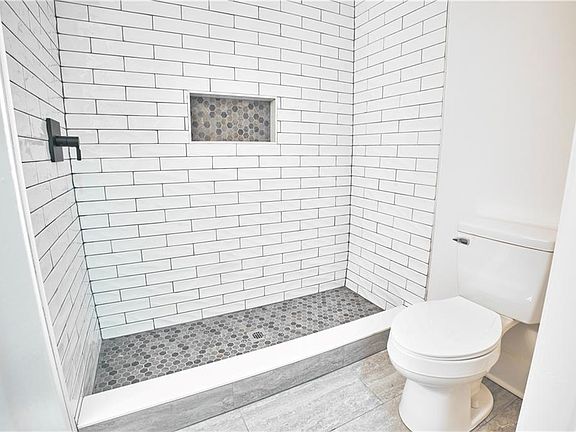 5th image of 184 Scott St NW