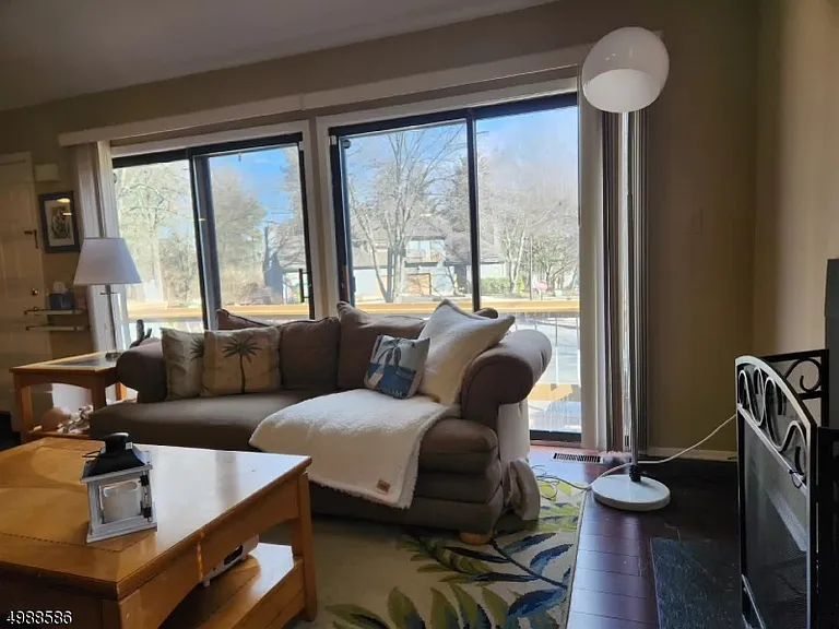 64 Sycamore Ct — Photo 4