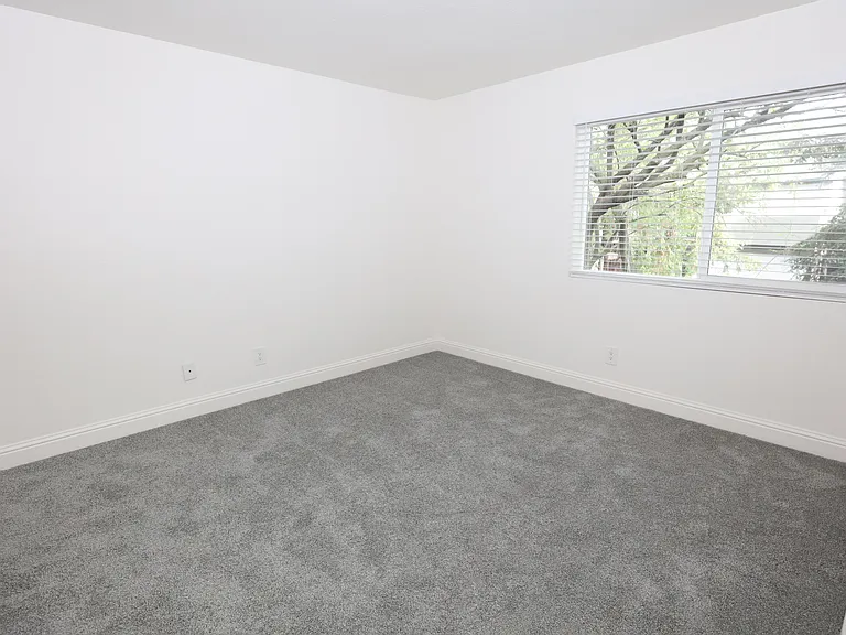 Cedarwood Apartments — Photo 38
