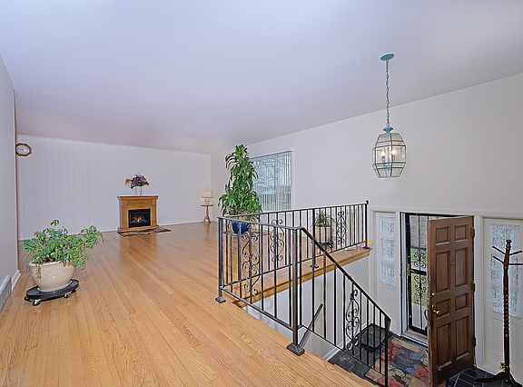 3rd image of 442 N Virginia Ave