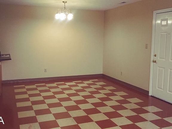 2nd image of 701 W Oak St #3798994