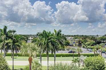 Home For Sale In Harbour House