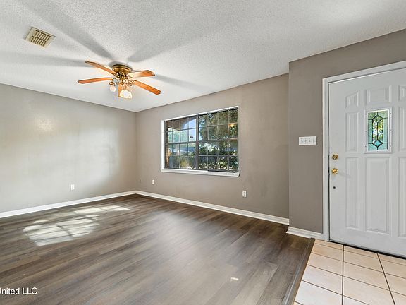 3rd image of 1304 Pinecrest Ave