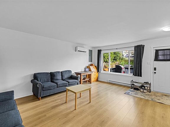 2nd image of 52 Athletic St