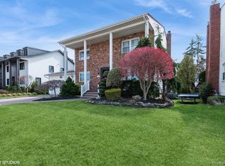 729 Wilson St, Valley Stream, NY 11581