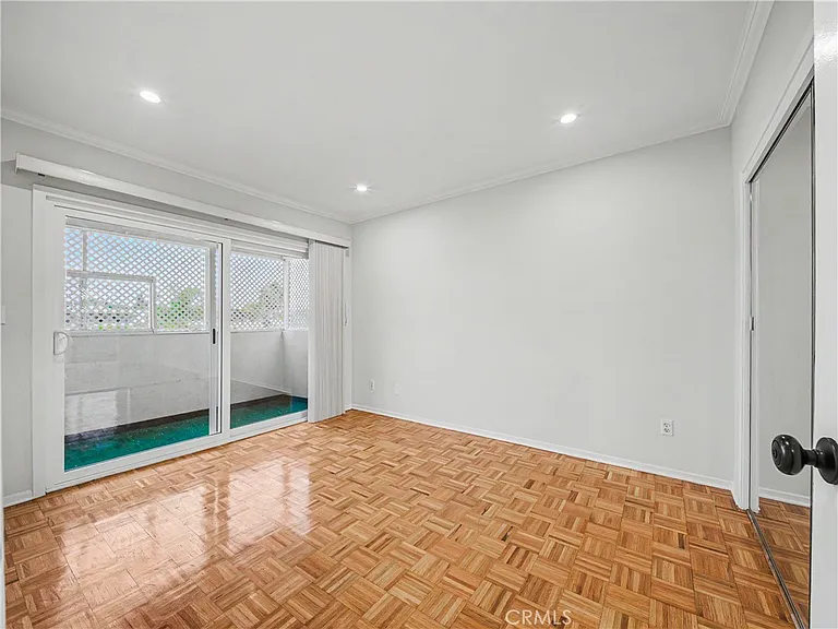 6342 Morse Ave — Photo 29