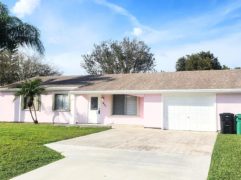 431 SE Dalva Ave — Photo 1