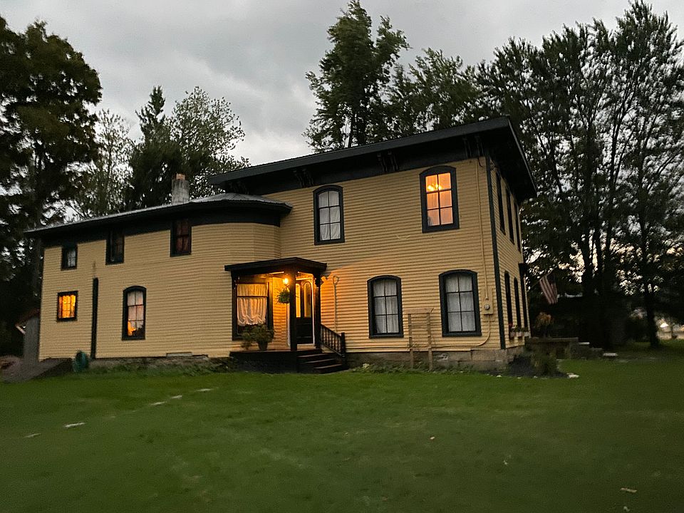 2nd image of 6860 Main St