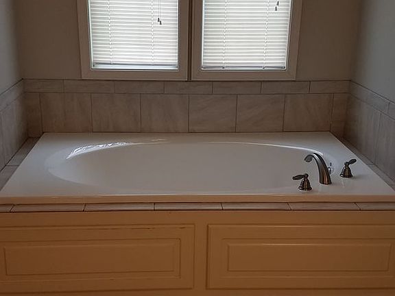 5th image of 170 White Oak Dr