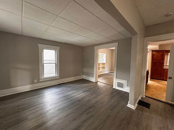 4th image of 491 Douglas St