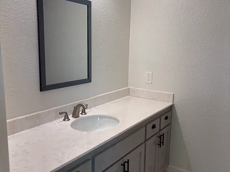 2803 Elmwood Ave — Photo 17