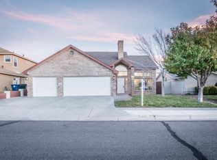 9216 Holm Bursun Dr NW, Albuquerque, NM 87114