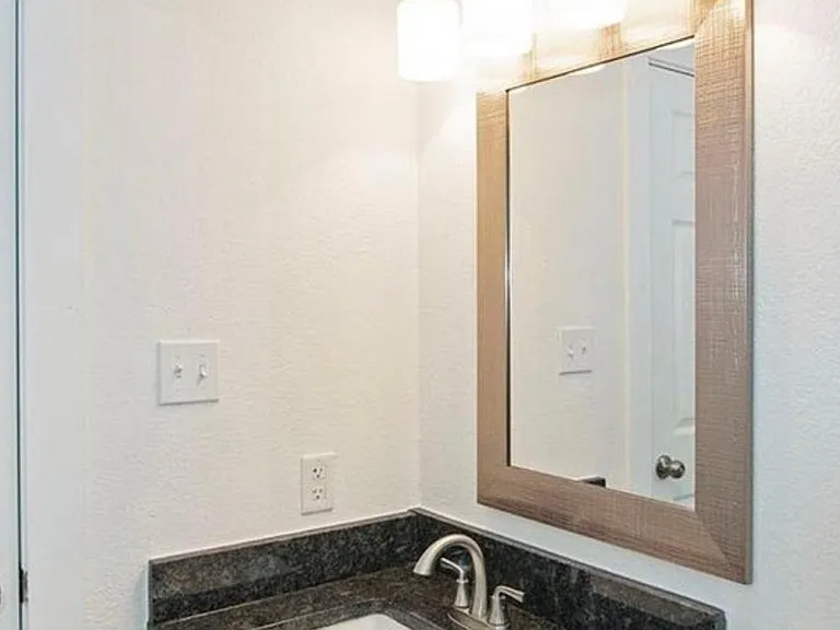 214 N Hamilton St — Photo 6