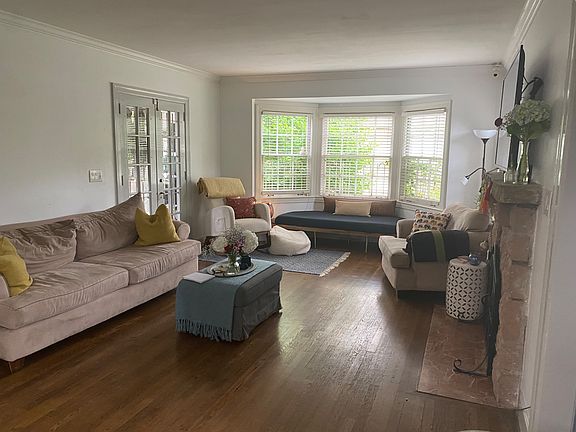 4th image of 616 19th Ave S