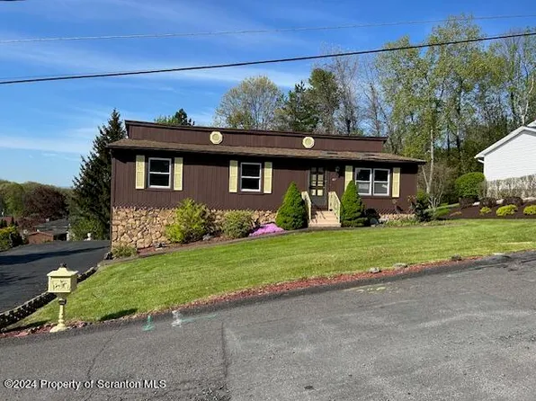 407 Kingsley Blvd, Peckville, PA 18452