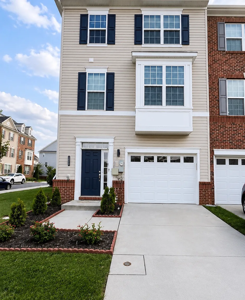 4 bed, 2856 sqft, $3,995 — Photo 1