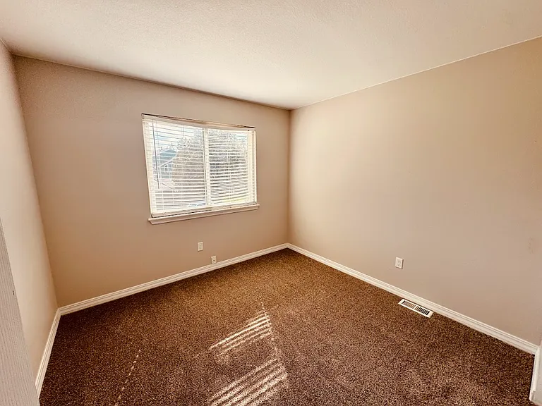 1141 James Ct — Photo 14