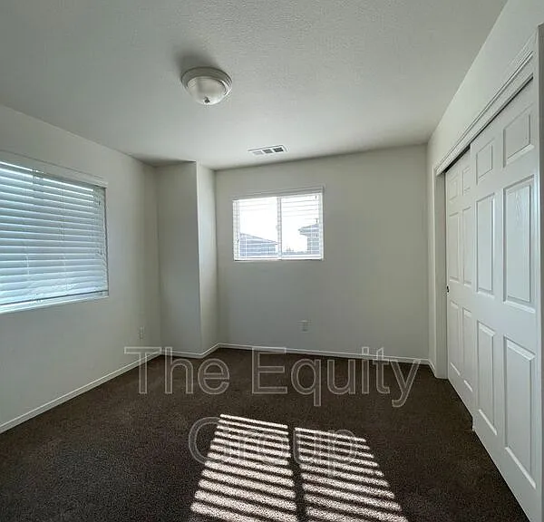 2218 W Lark Ave — Photo 11
