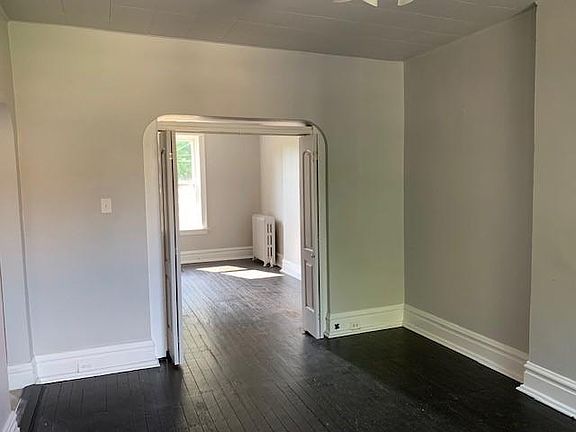 4th image of 3657 Pennsylvania Ave #1F