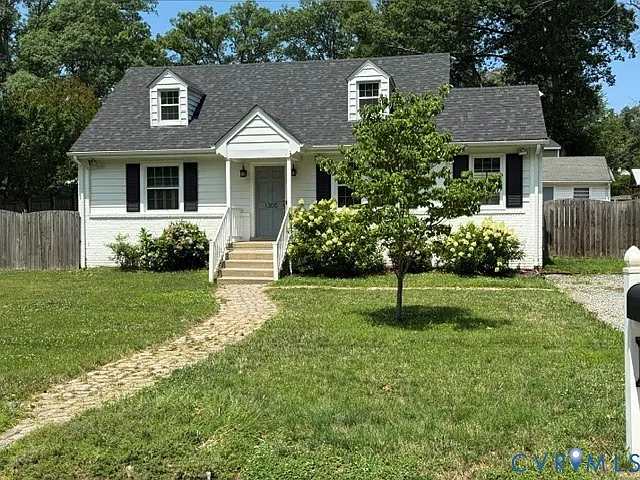 1300 Maywood Rd — Photo 2